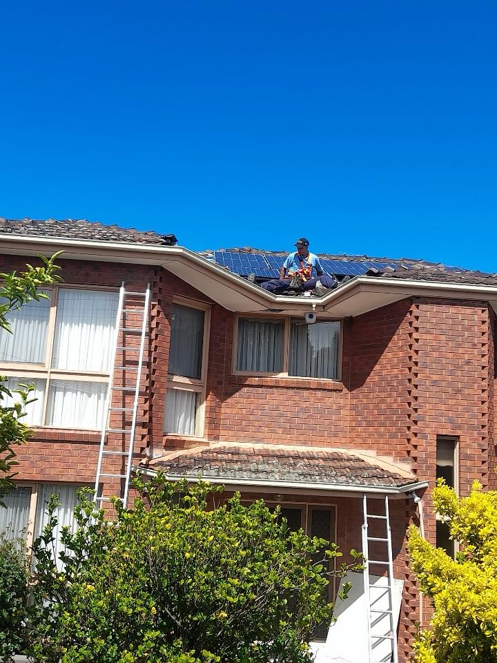 Solar panel install on tile roof