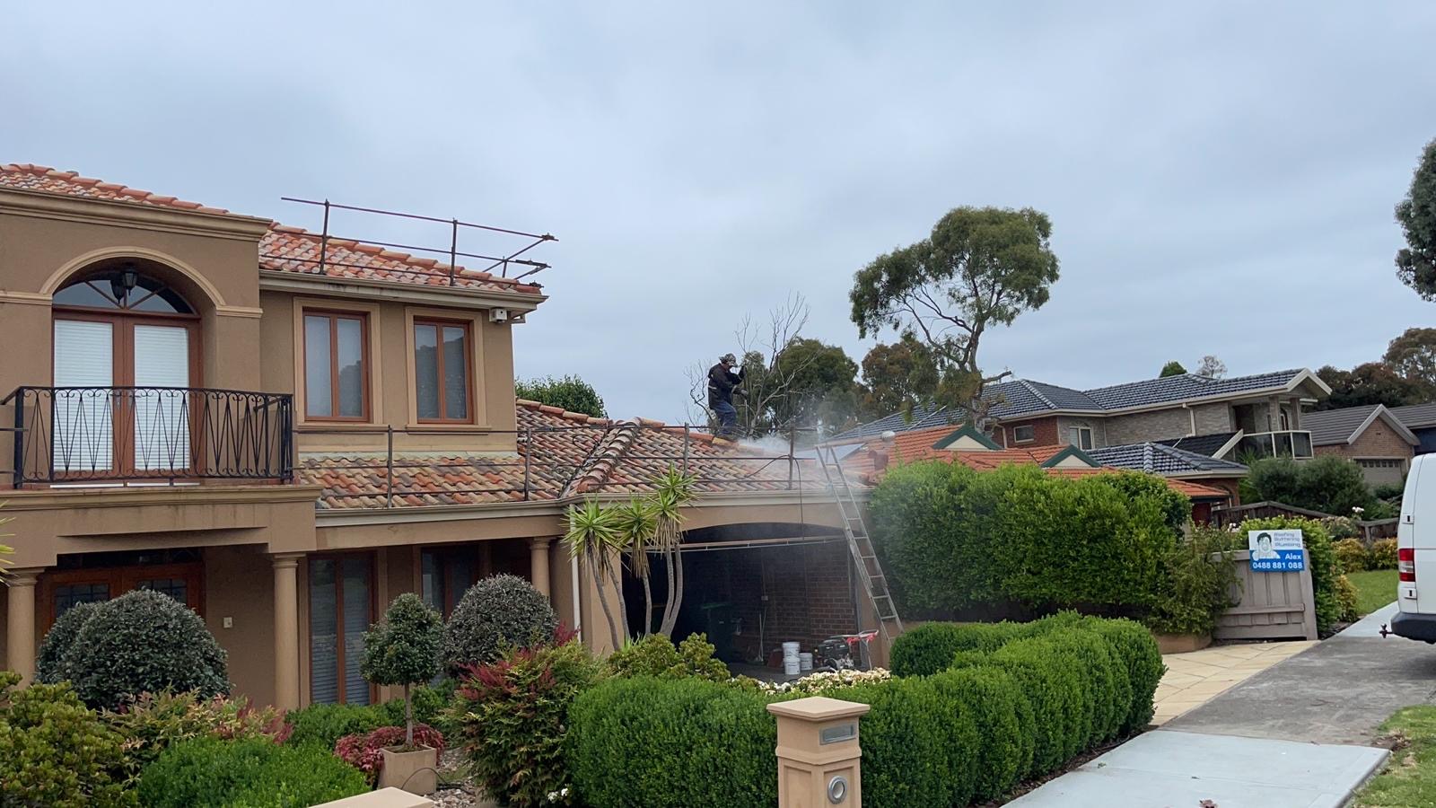 Pressure-cleaning terracotta tiles